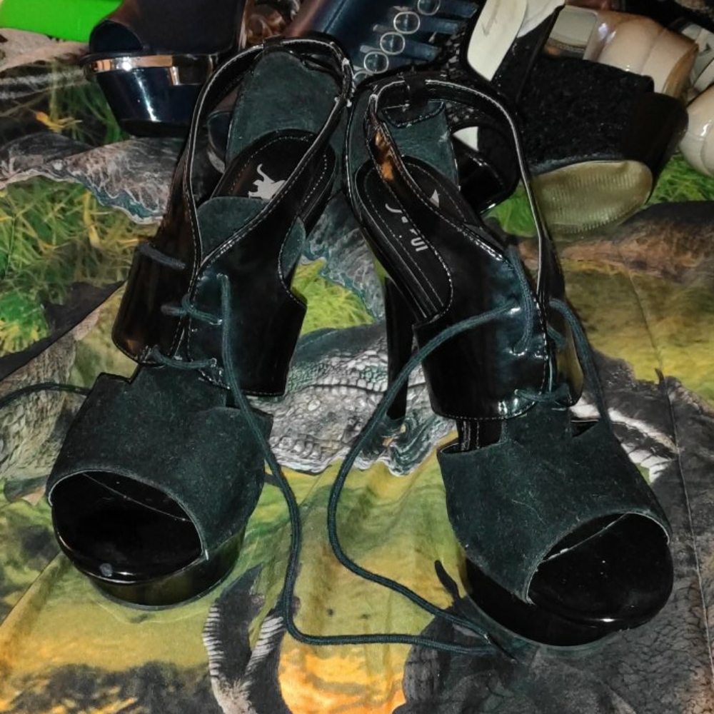 Women black platform